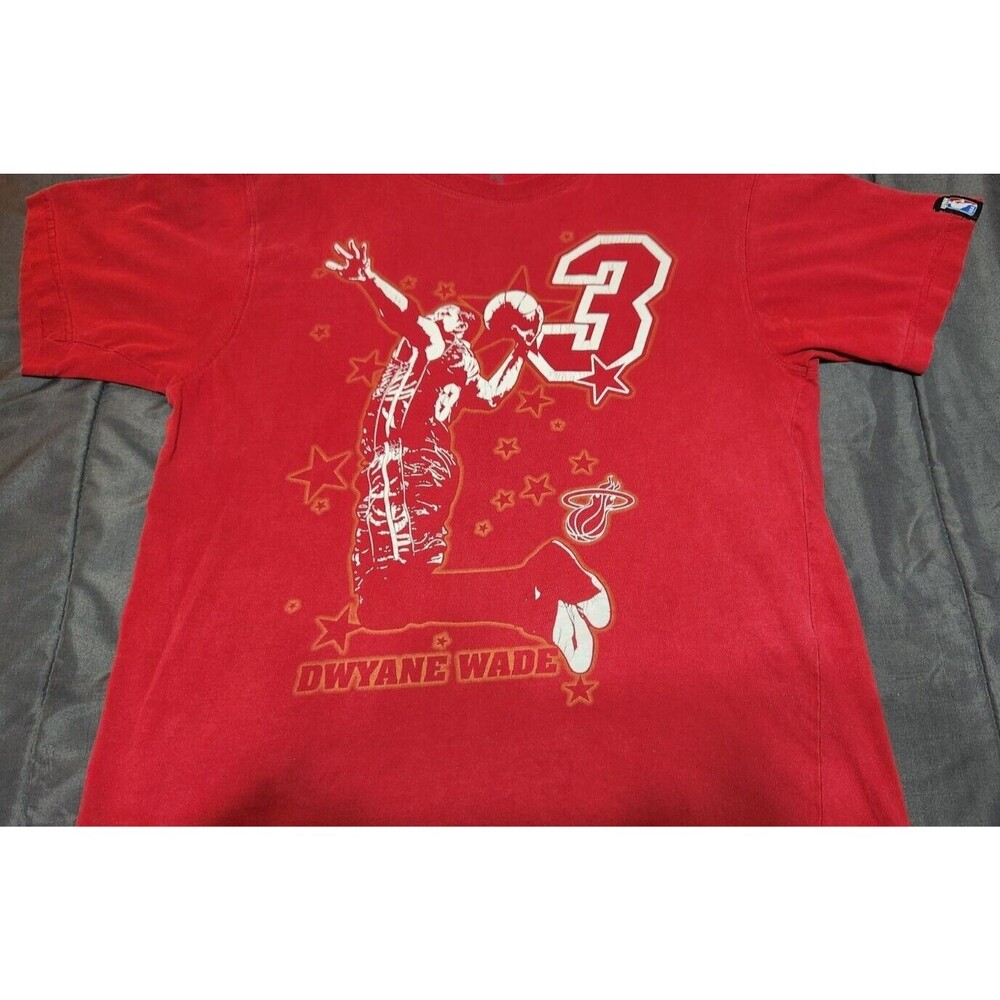 Men’s Miami Heat NBA Dwayne Wade #3 Red T-Shirt Size XL 22w X 28L